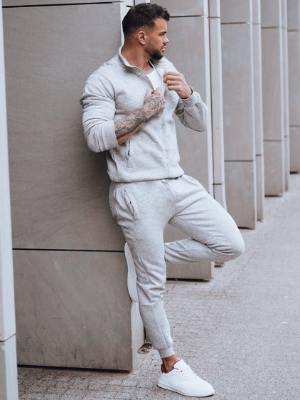 Svetlo šedá
