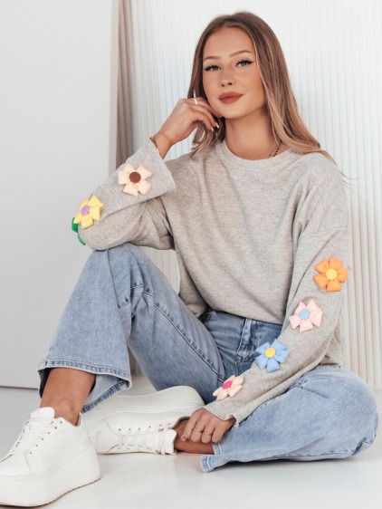 Svetlo šedá