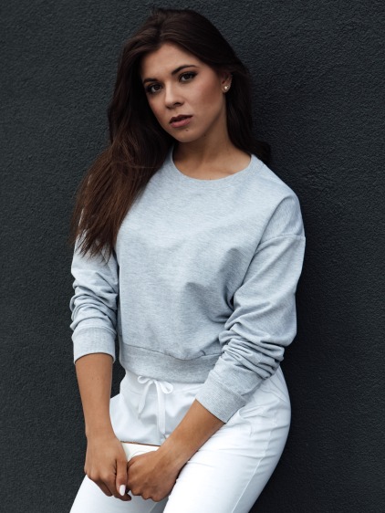Svetlo šedá