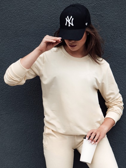Béžová
