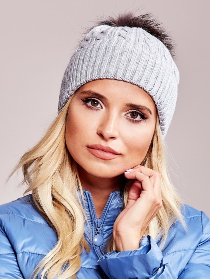 Šedá