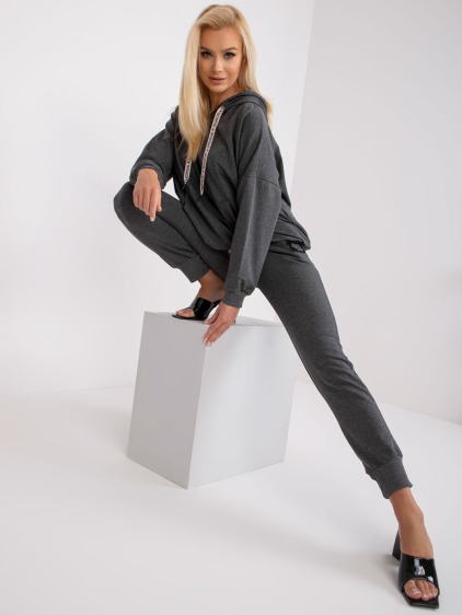 Tmavo šedá